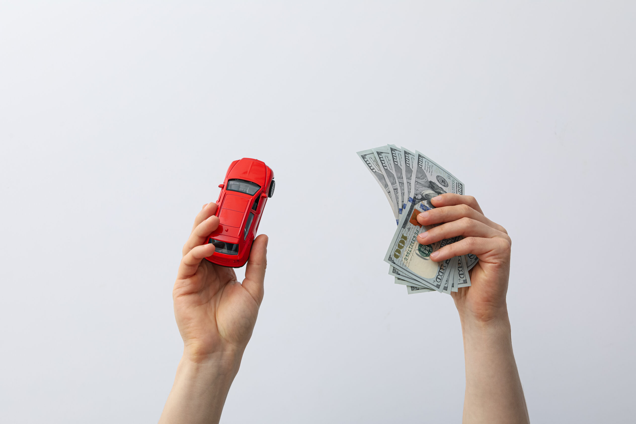 Juros altos em 2026: o que pesa mais na decisão entre consórcio e financiamento para comprar um carro?